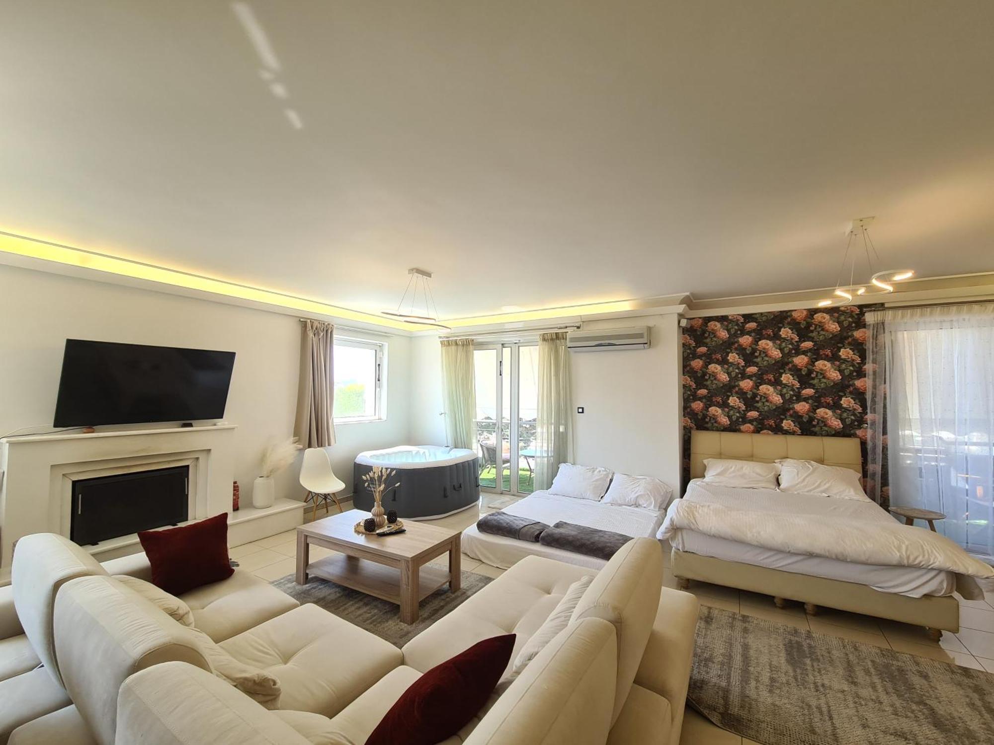 Sunny Home Private Jacuzzi Hydromassage Acropolis & Lycabettus Far View Parking 300M Metro Peristeri Atina Dış mekan fotoğraf